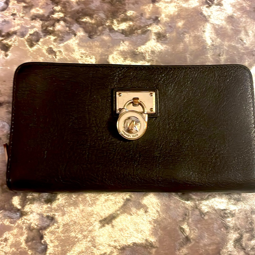 Michael Kors black leather zippy wallet